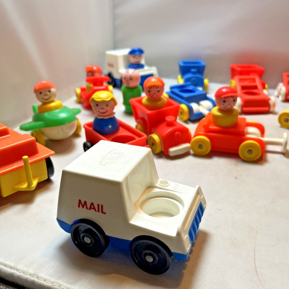 Vintage Fisher Price 1970s 13 Kid Vehicles, Mail truck & man, 7 Figures - Picture 2 of 4